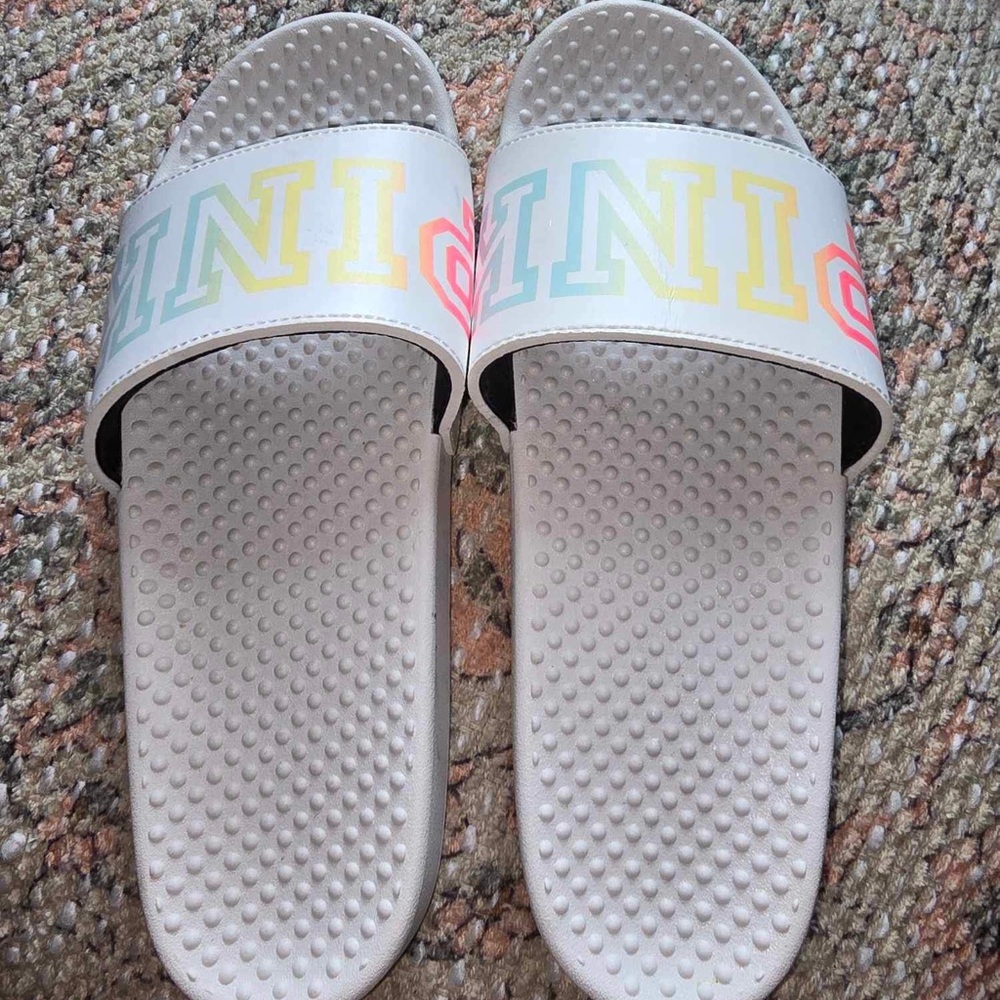 VS PINK slides